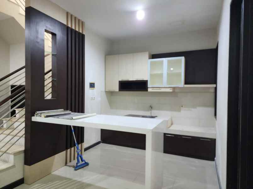 dijual rumah pantai mentari