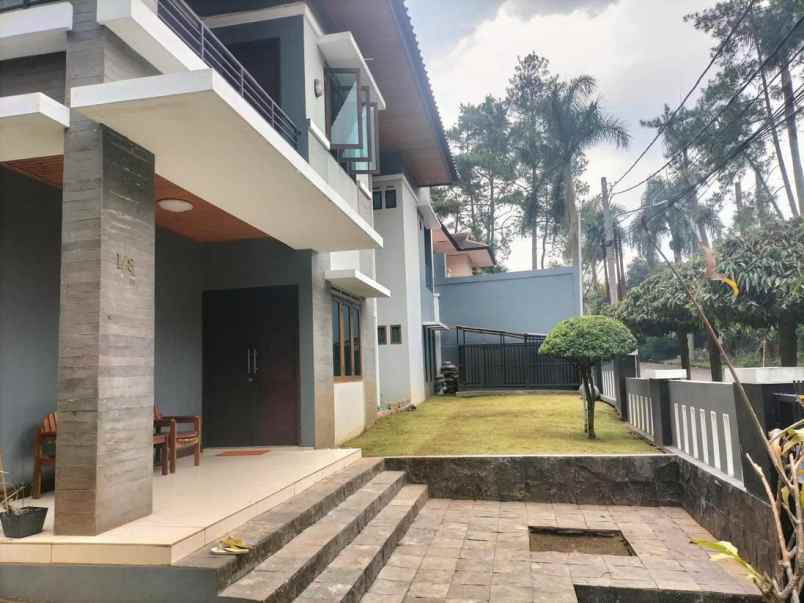 dijual rumah parahyangan permai