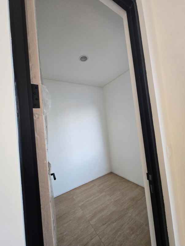 dijual rumah park serpong