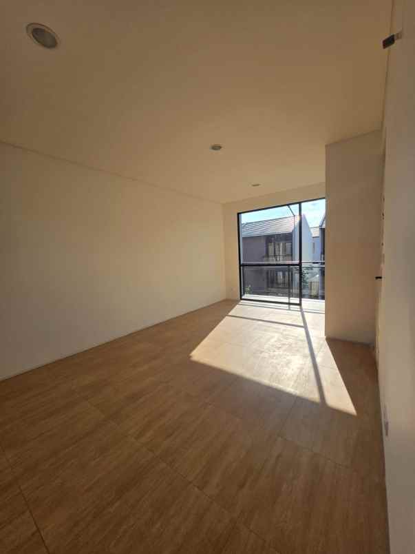 dijual rumah park serpong