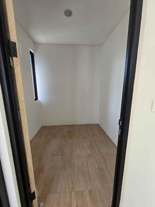 dijual rumah park serpong