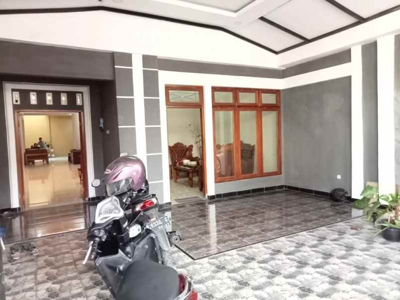 dijual rumah pasar potorono