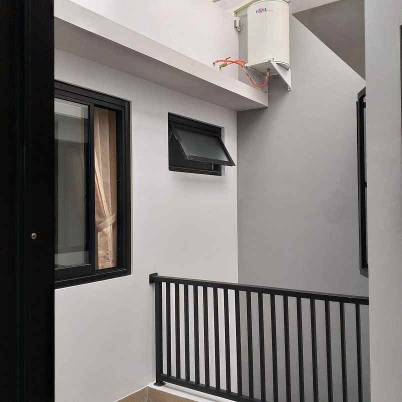 dijual rumah permata safira