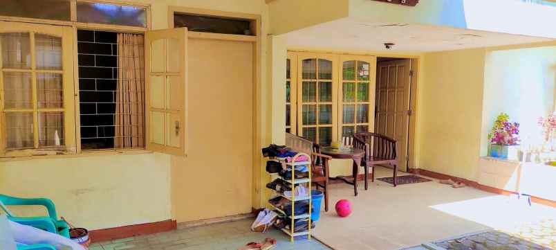 dijual rumah perum kutisari indah