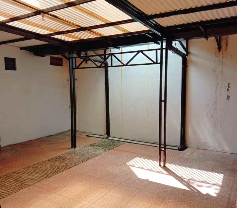 dijual rumah perum villa aster srondol