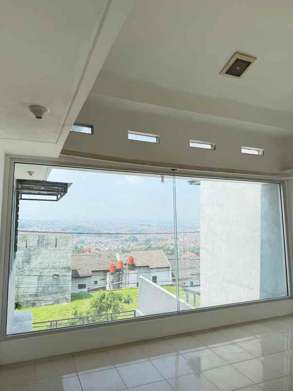 dijual rumah perumahan buana hilltop