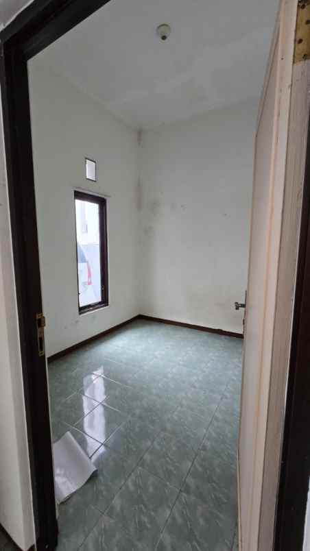 dijual rumah perumahan tirtasani