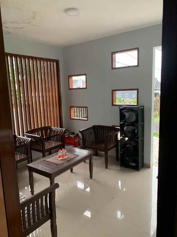 dijual rumah plus perabot lokasi raya dau malang
