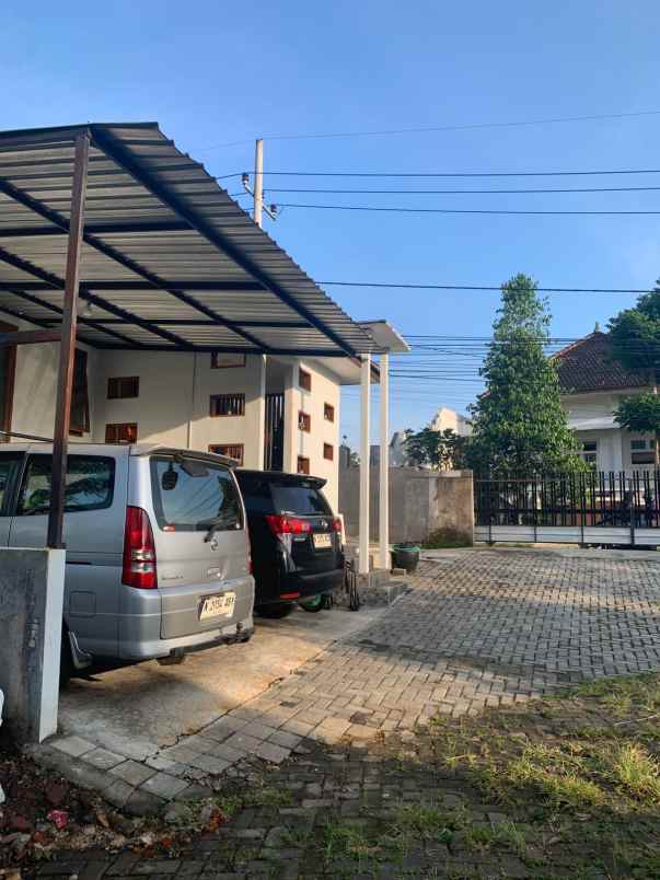 dijual rumah plus perabot lokasi raya dau malang