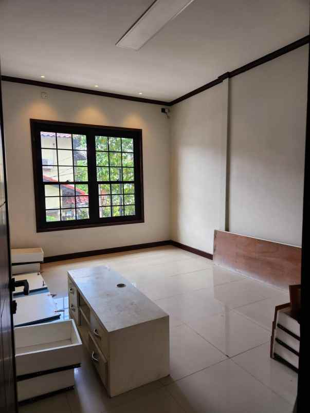 dijual rumah pondok bambu