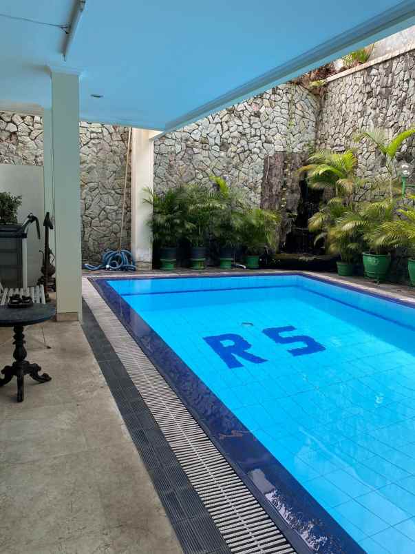 dijual rumah pondok indah