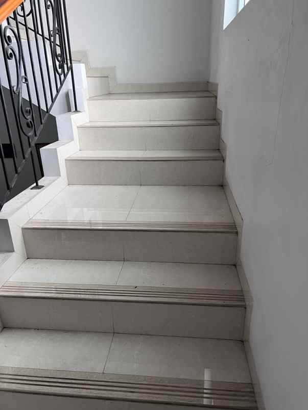 dijual rumah pondok jagung