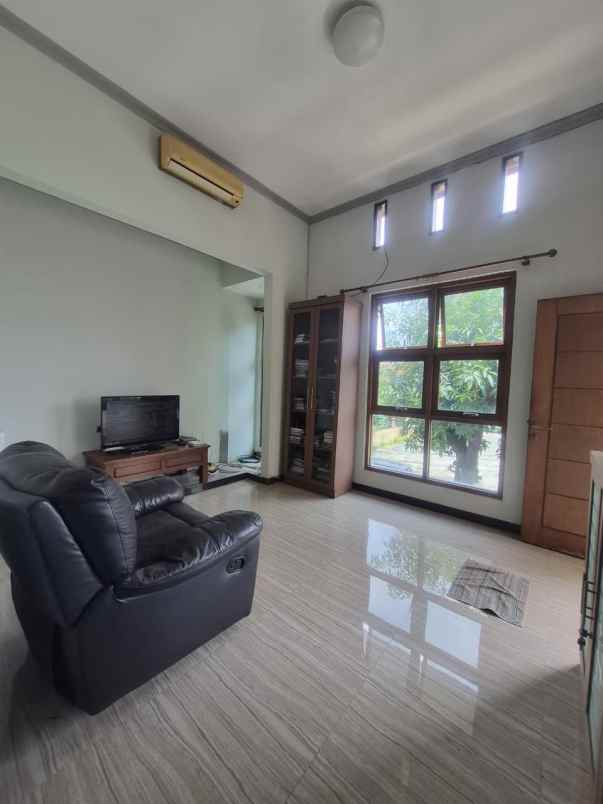dijual rumah pondok kelapa