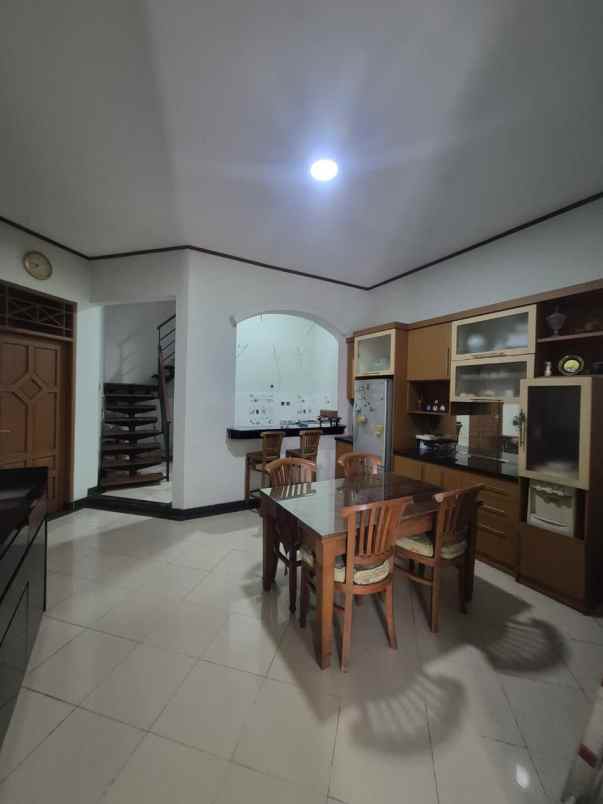 dijual rumah pondok kelapa