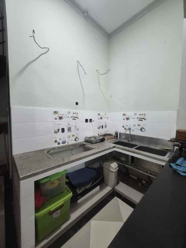 dijual rumah pondok kelapa