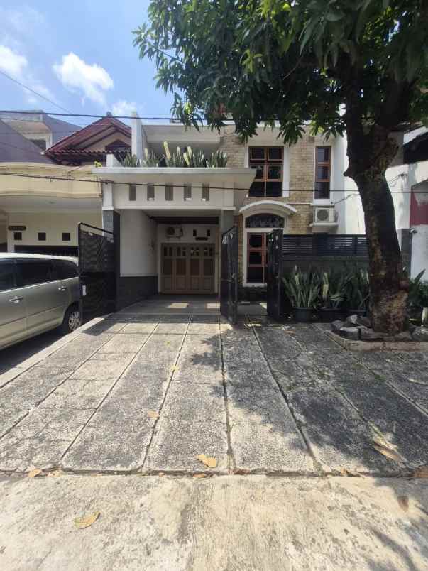 dijual rumah pondok kelapa