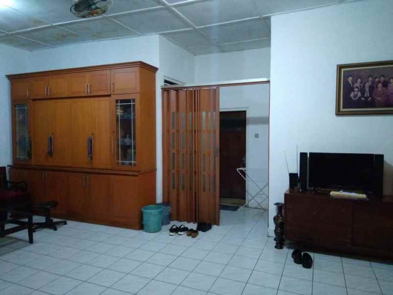 dijual rumah pos pengumben kelapa dua