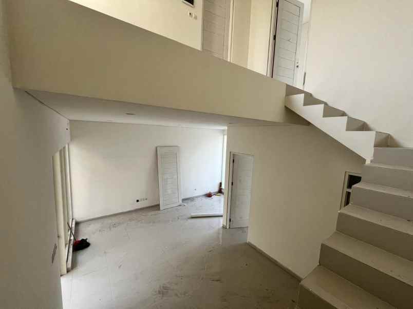 dijual rumah puri indah ketintang