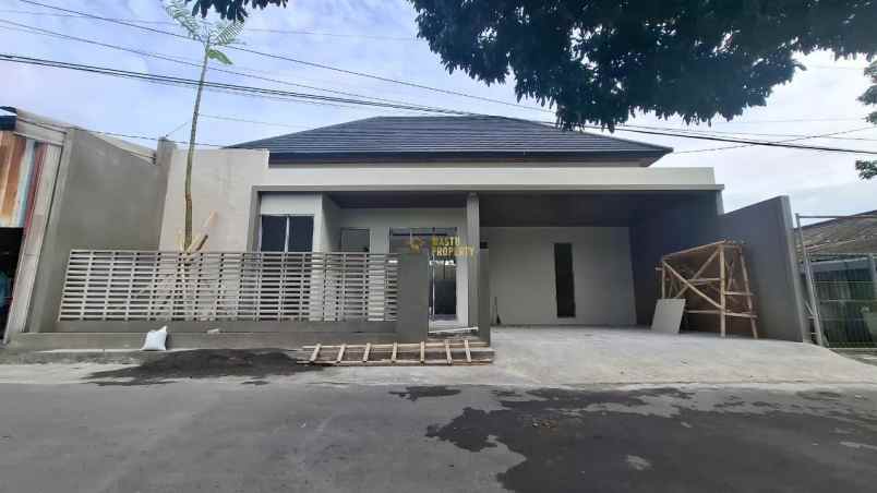 dijual rumah purwomartani
