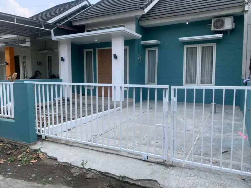 dijual rumah purwomartani