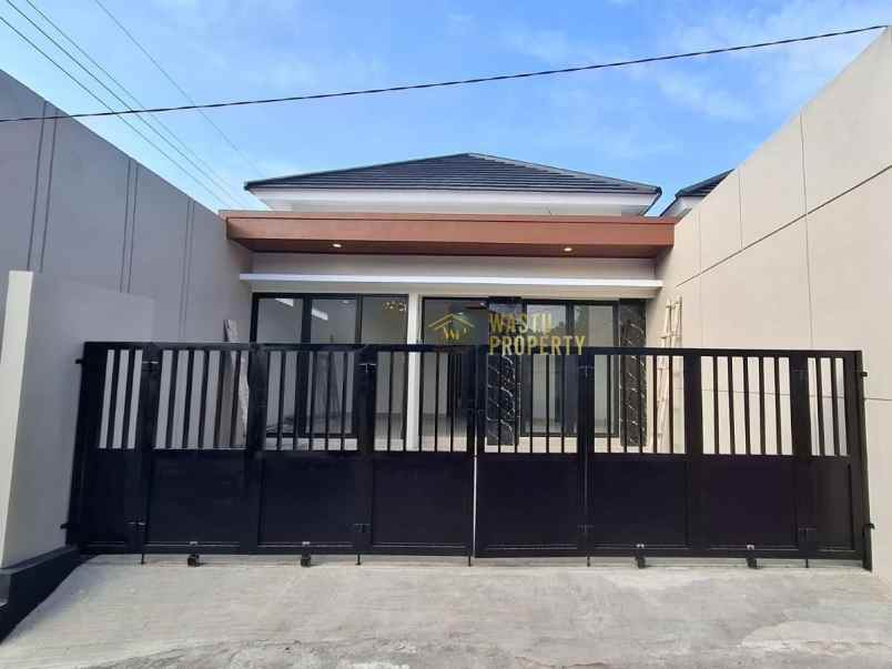dijual rumah purwomartani kalasan