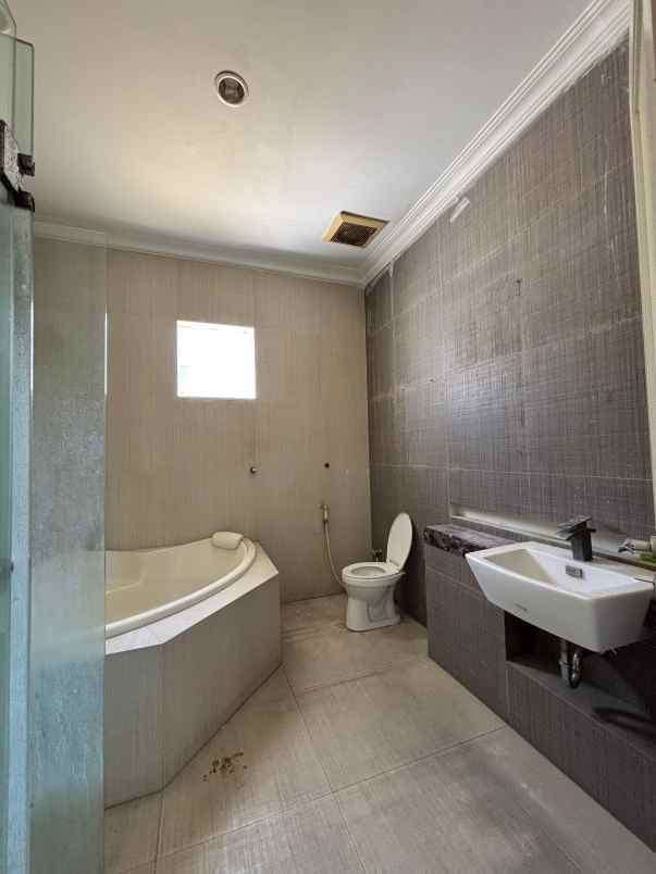 dijual rumah raffles garden citraland