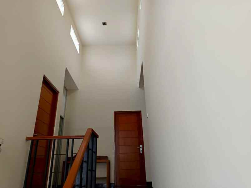 dijual rumah rawamangun