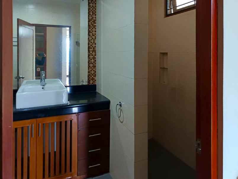 dijual rumah rawamangun