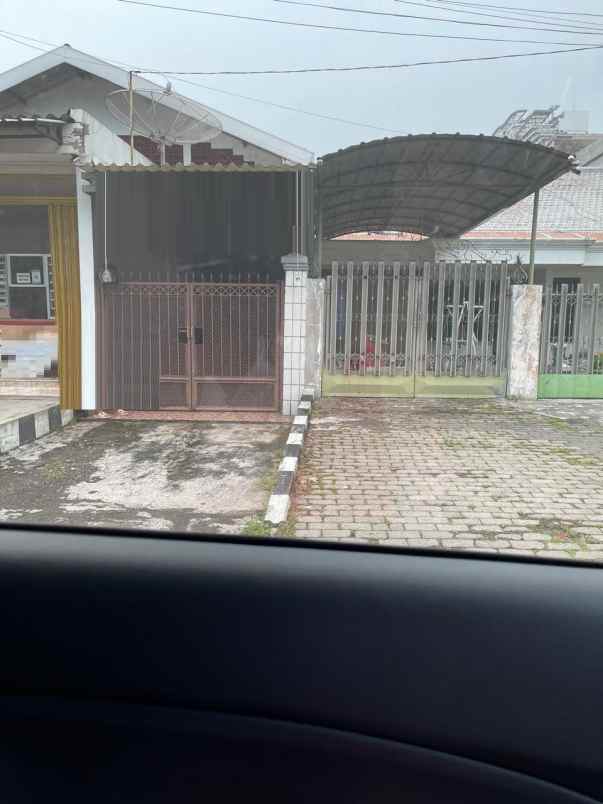 dijual rumah raya darmo permai
