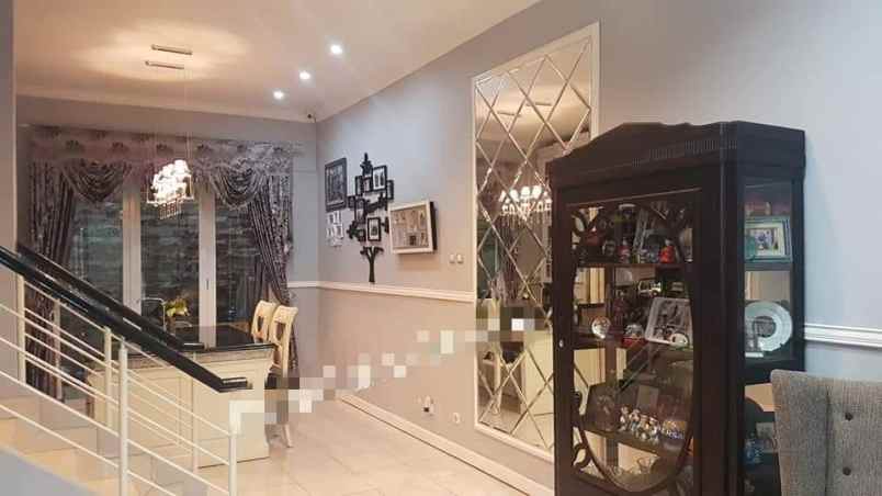 dijual rumah royal residence