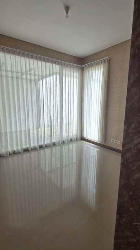 dijual rumah royal residence harewood