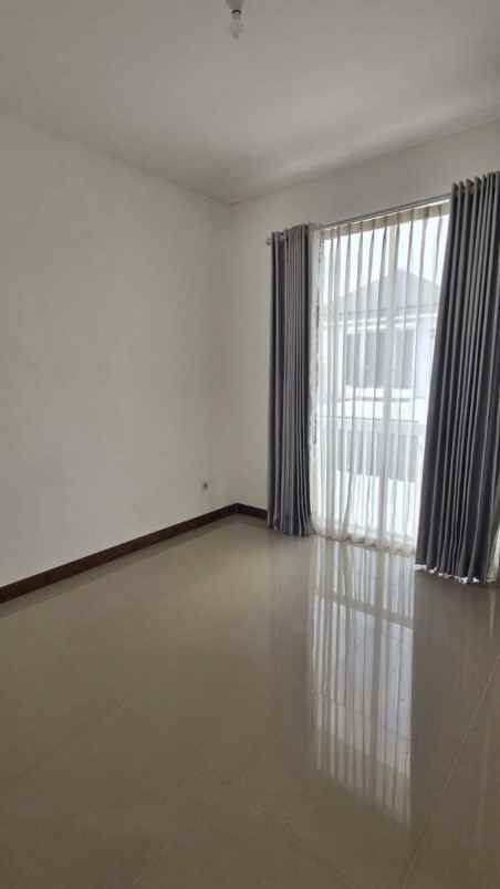 dijual rumah royal residence harewood