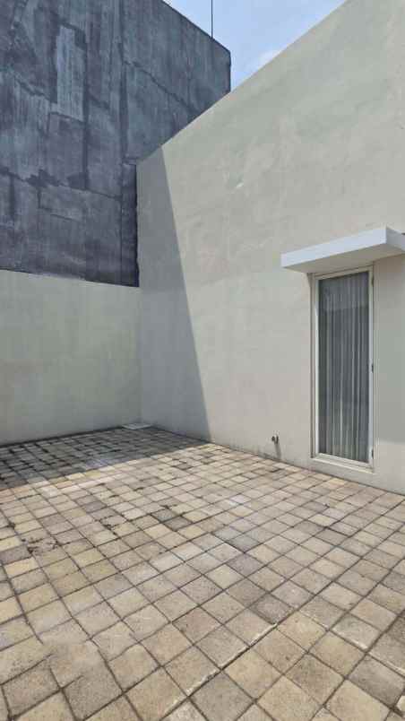 dijual rumah royal residence harewood