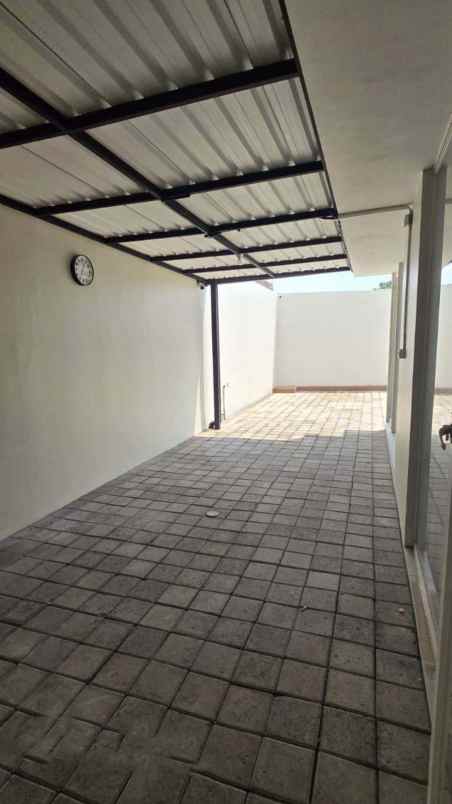 dijual rumah royal residence harewood