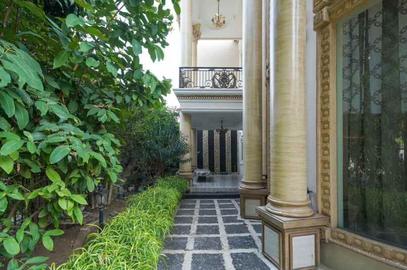 dijual rumah rumah mediterania