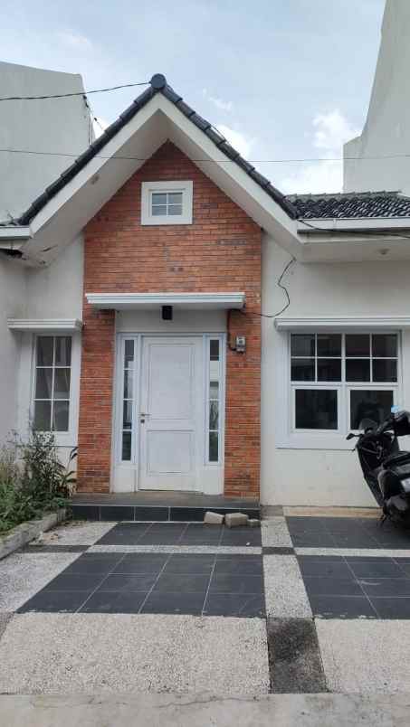 dijual rumah sariwangi