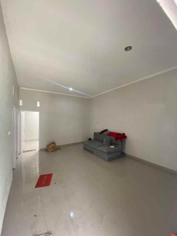 dijual rumah sawangan depok