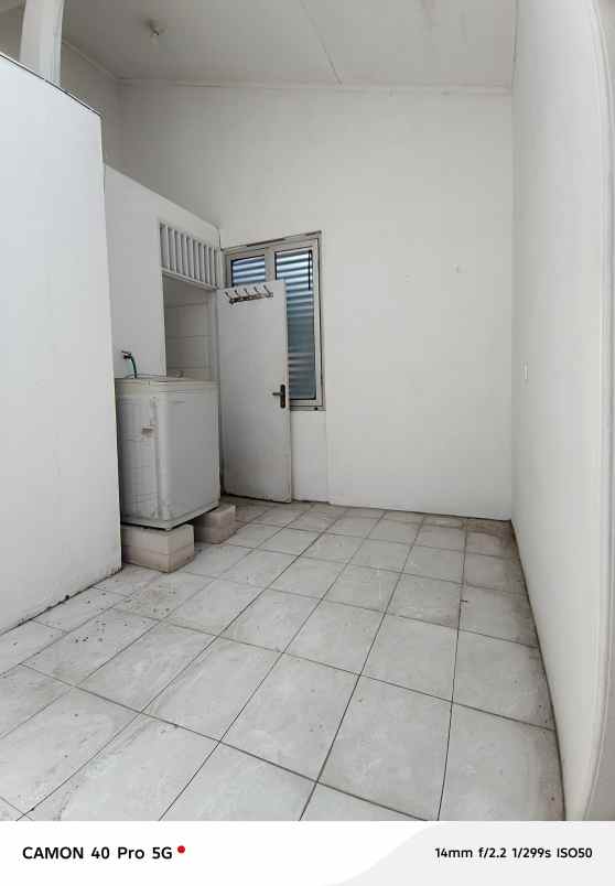 dijual rumah secondary terawat dalam komplek