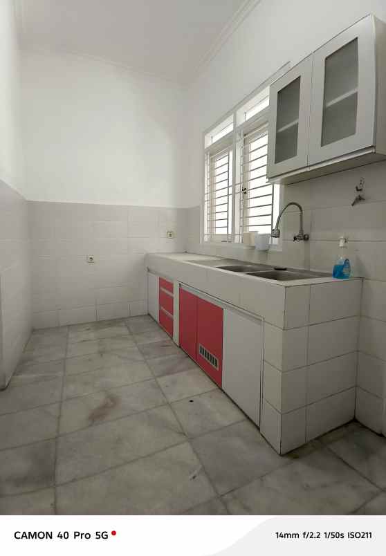 dijual rumah secondary terawat dalam komplek