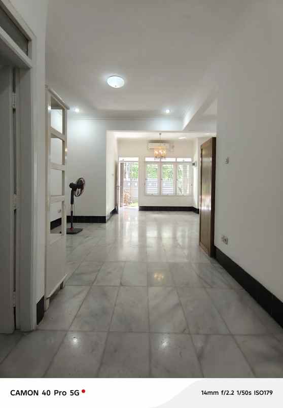 dijual rumah secondary terawat dalam komplek