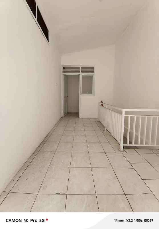 dijual rumah secondary terawat dalam komplek