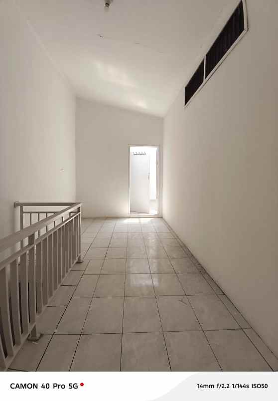 dijual rumah secondary terawat dalam komplek