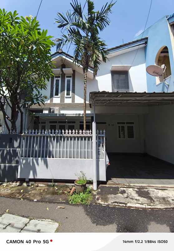dijual rumah secondary terawat dalam komplek