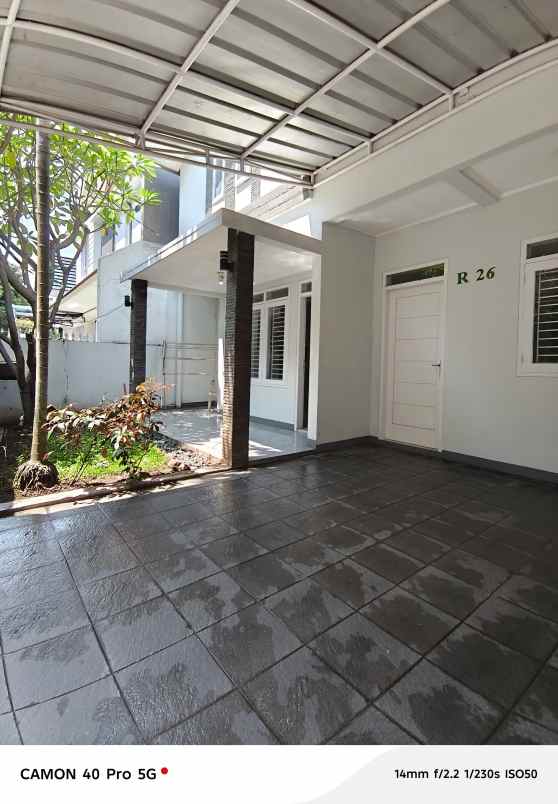 dijual rumah secondary terawat dalam komplek