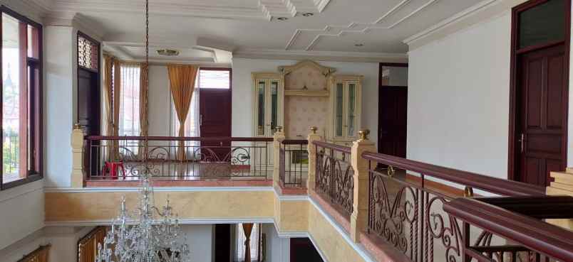 dijual rumah seruni ketabang genteng