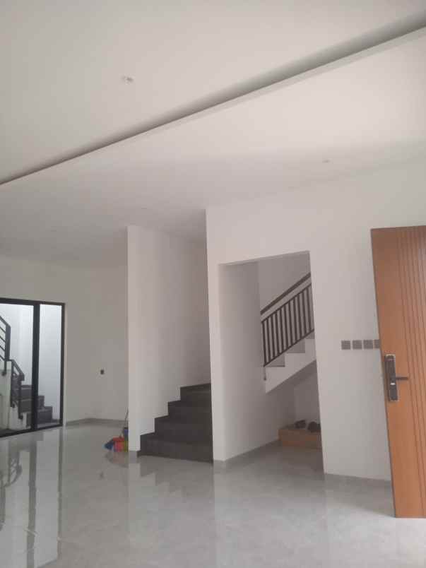 dijual rumah setra duta grande bandung