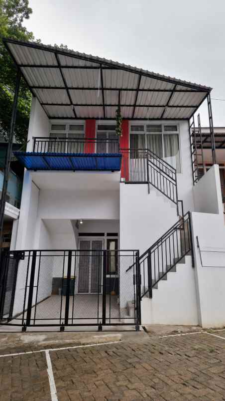 dijual rumah shm dalam cluster di beji depok siap huni