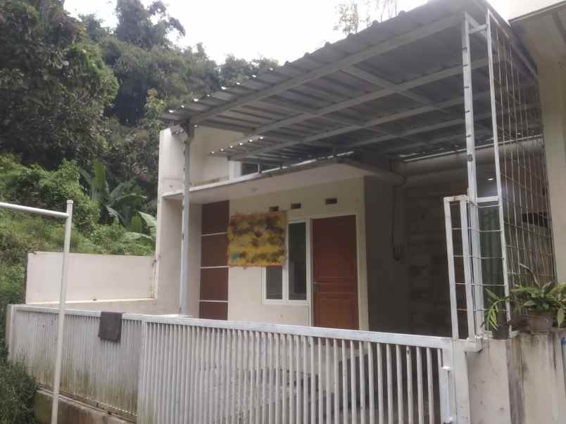 dijual rumah sisir