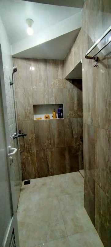 dijual rumah srengseng sawah