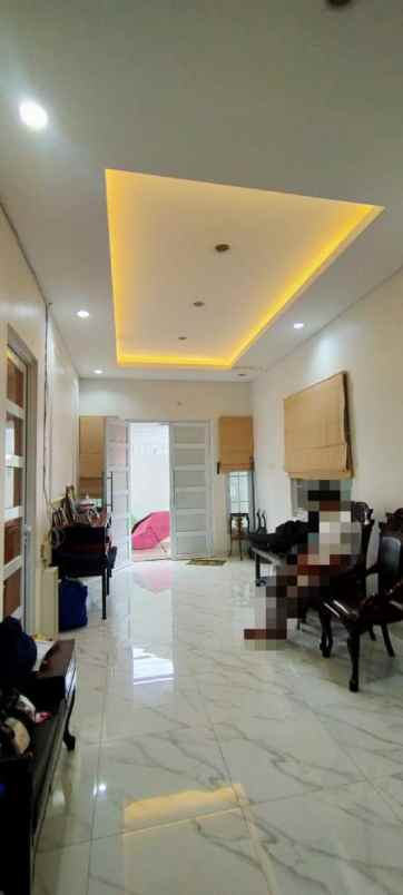 dijual rumah srengseng sawah